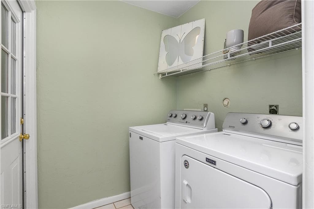 2560 11th Cir, Naples, FL 34103-21