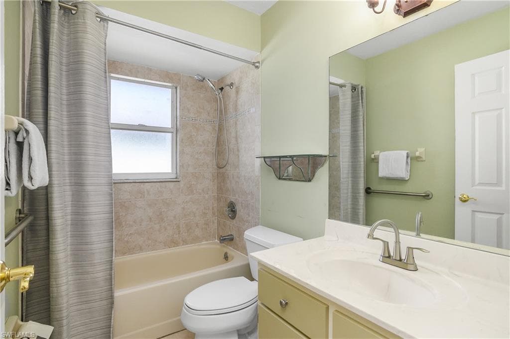 2560 11th Cir, Naples, FL 34103-22