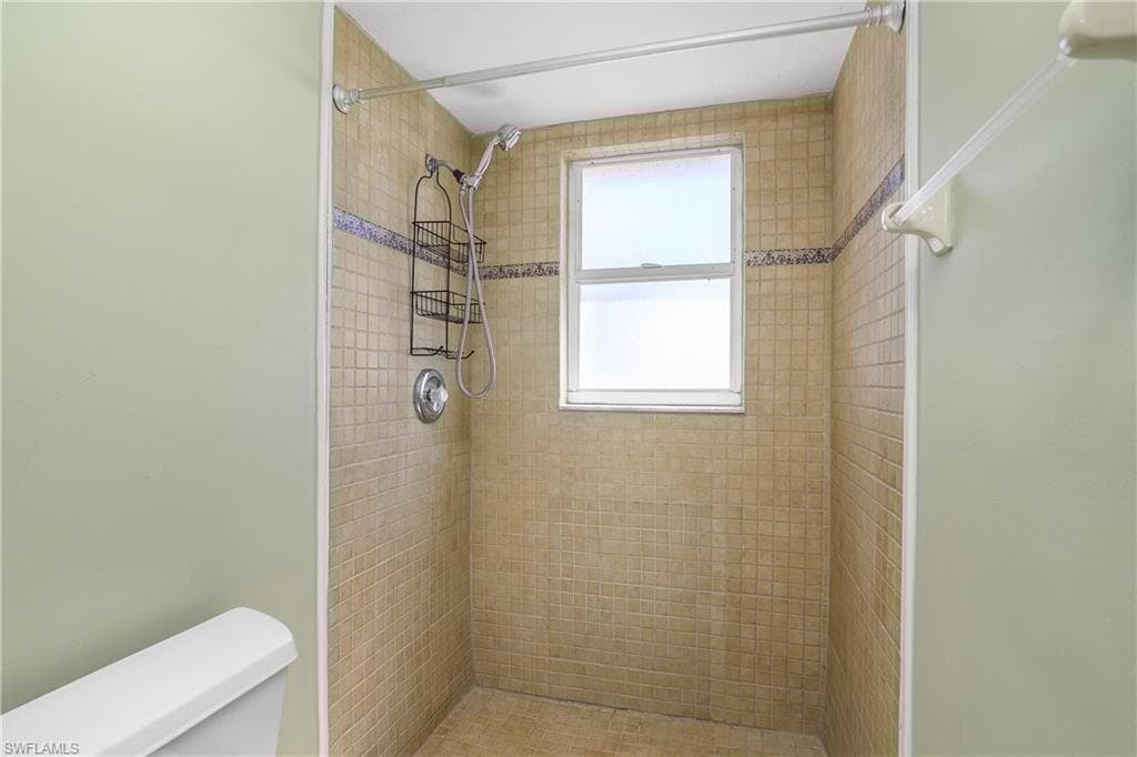 2560 11th Cir, Naples, FL 34103-23
