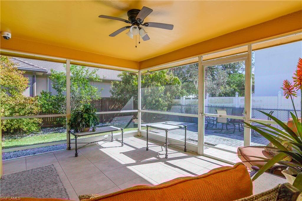 2560 11th Cir, Naples, FL 34103-28