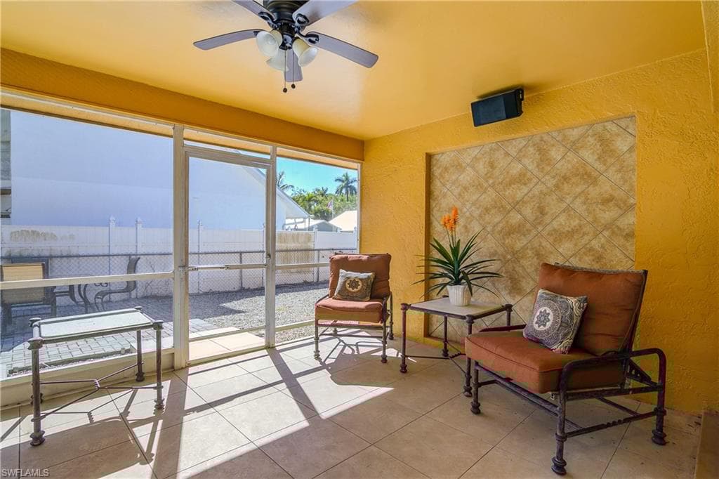 2560 11th Cir, Naples, FL 34103-29