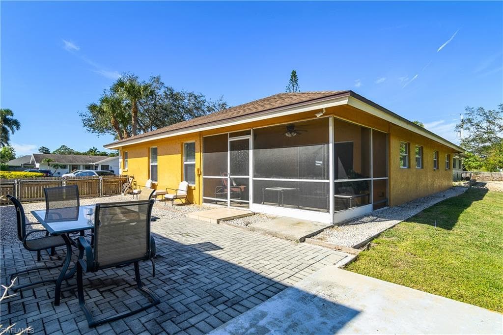 2560 11th Cir, Naples, FL 34103-30