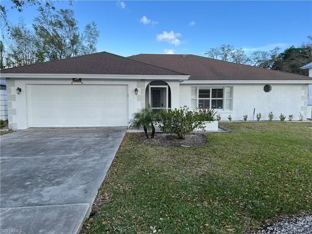 2560 11th Cir, Naples, FL 34103-32