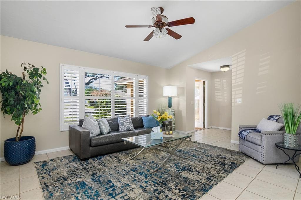 2560 11th Cir, Naples, FL 34103-7