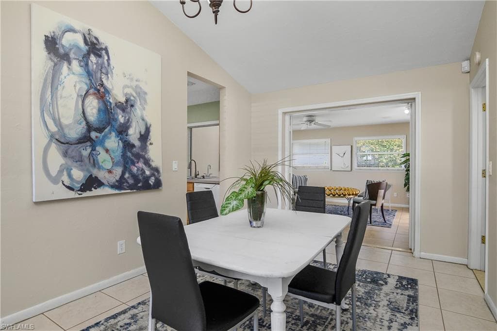 2560 11th Cir, Naples, FL 34103-8