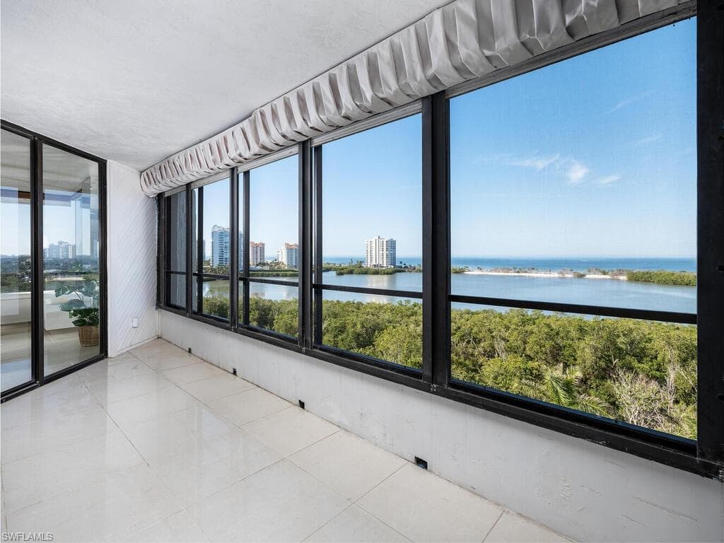 5555 Heron Point Dr 902, Naples, FL 34108-10