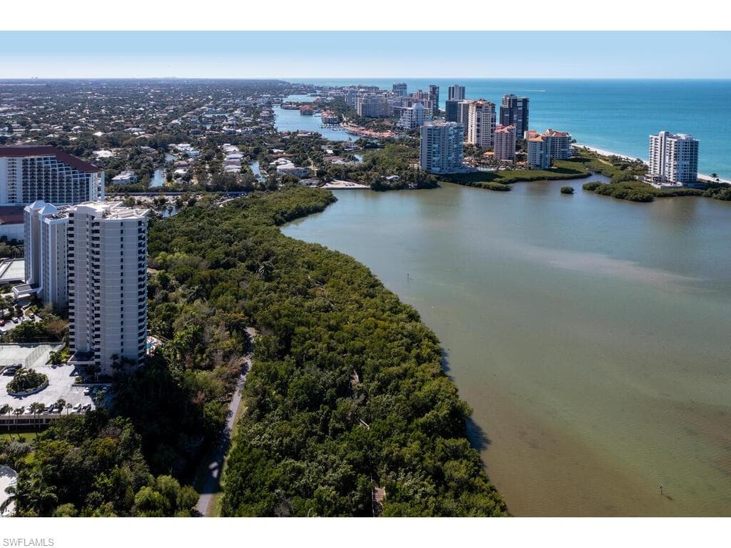 5555 Heron Point Dr 902, Naples, FL 34108-14