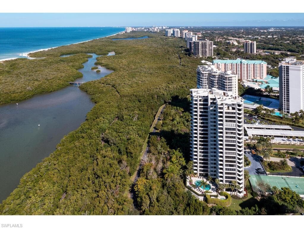 5555 Heron Point Dr 902, Naples, FL 34108-15