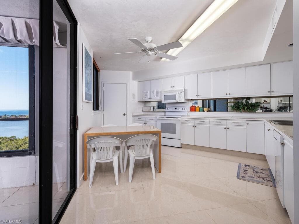 5555 Heron Point Dr 902, Naples, FL 34108-6