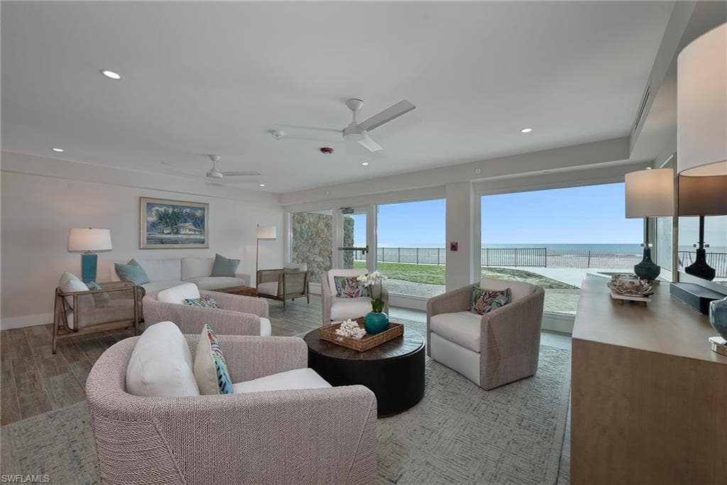 1977 Gulf Shore Blvd N 306, Naples, FL 34102-15