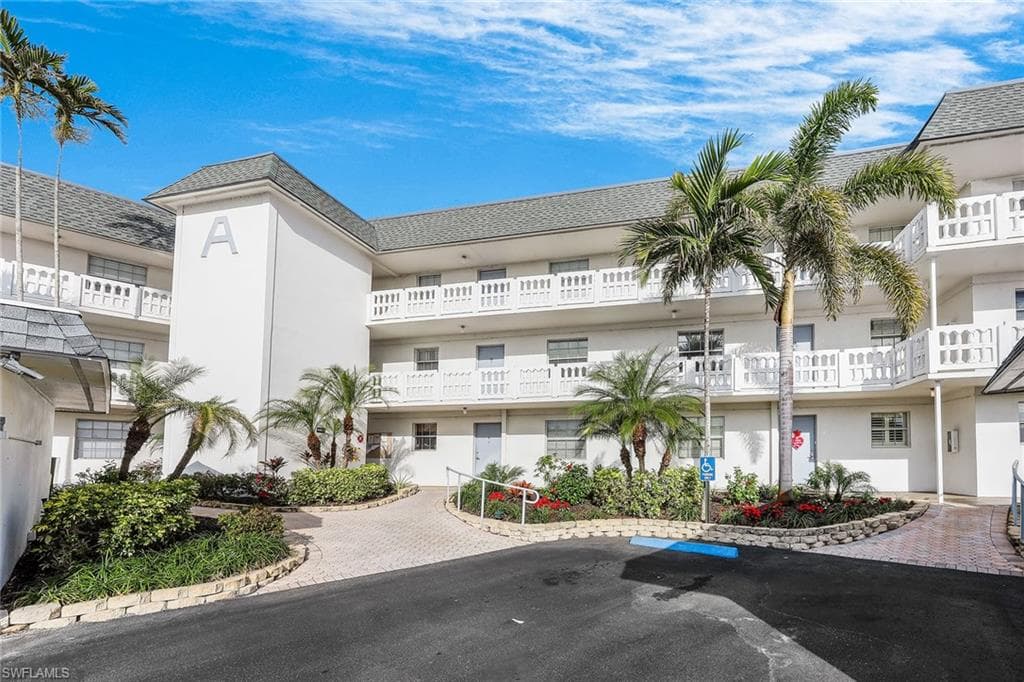 315 Saint Andrews Blvd A32, Naples, FL 34113-4