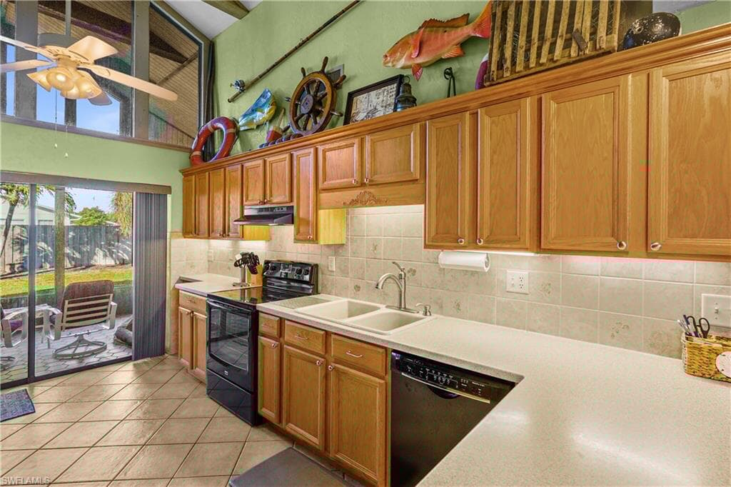 683 96th Ave N, Naples, FL 34108-16