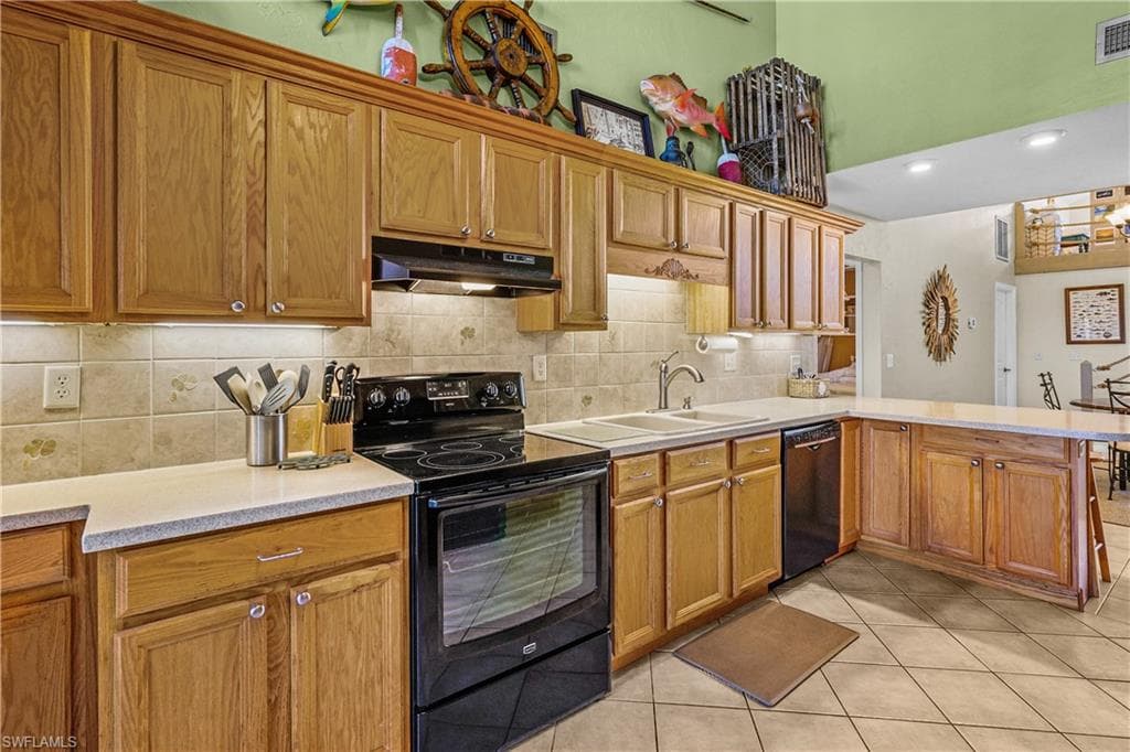683 96th Ave N, Naples, FL 34108-17