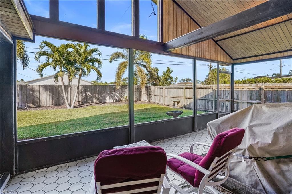683 96th Ave N, Naples, FL 34108-30