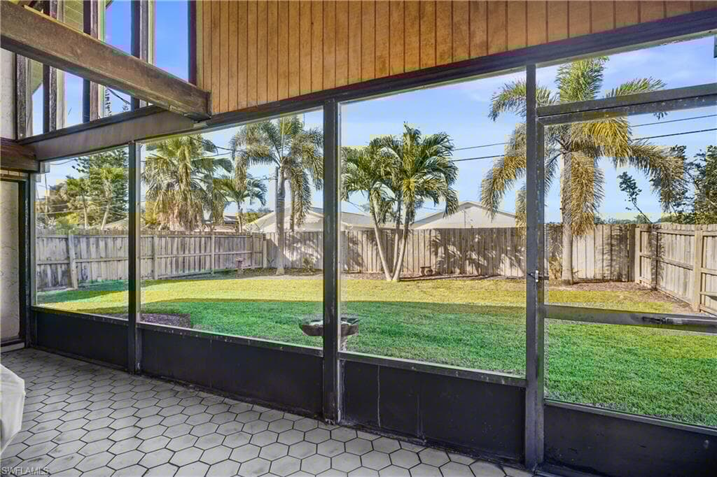 683 96th Ave N, Naples, FL 34108-31