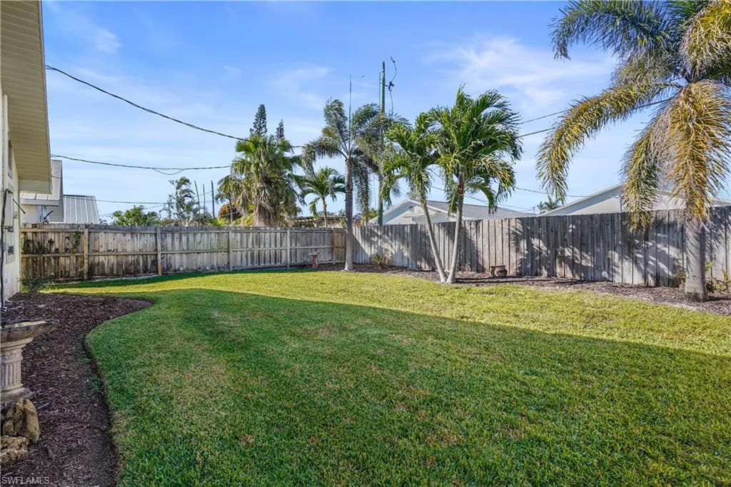 683 96th Ave N, Naples, FL 34108-32