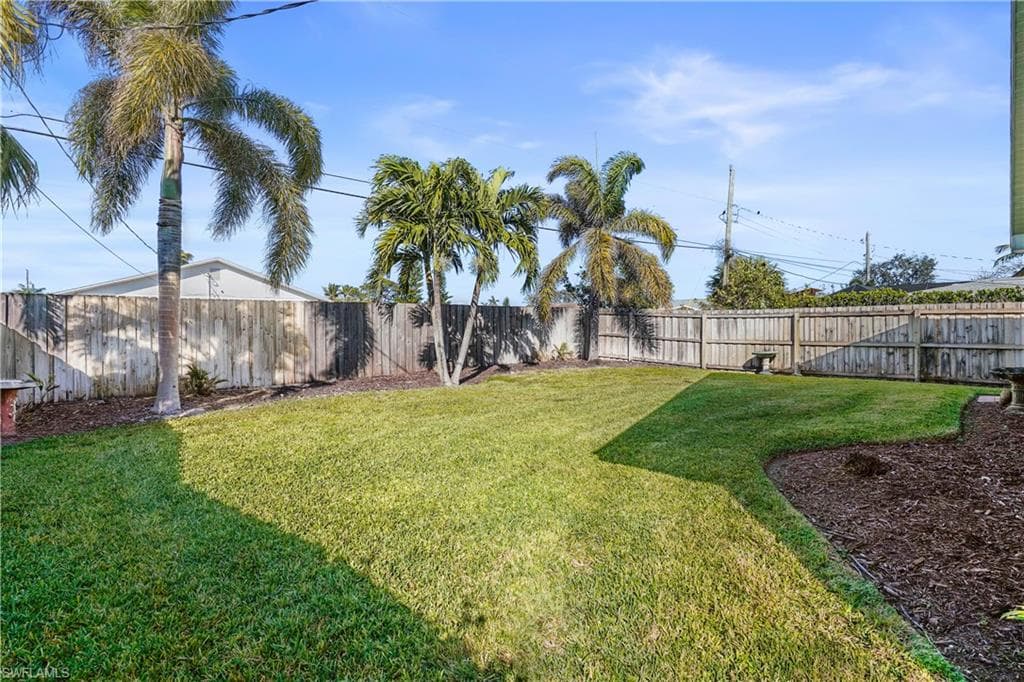 683 96th Ave N, Naples, FL 34108-33
