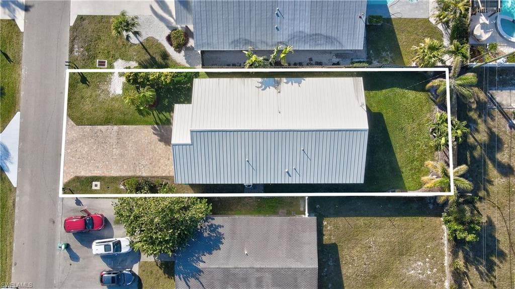 683 96th Ave N, Naples, FL 34108-37