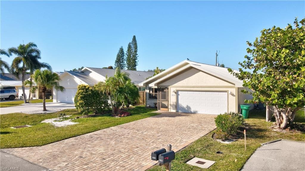 683 96th Ave N, Naples, FL 34108-47