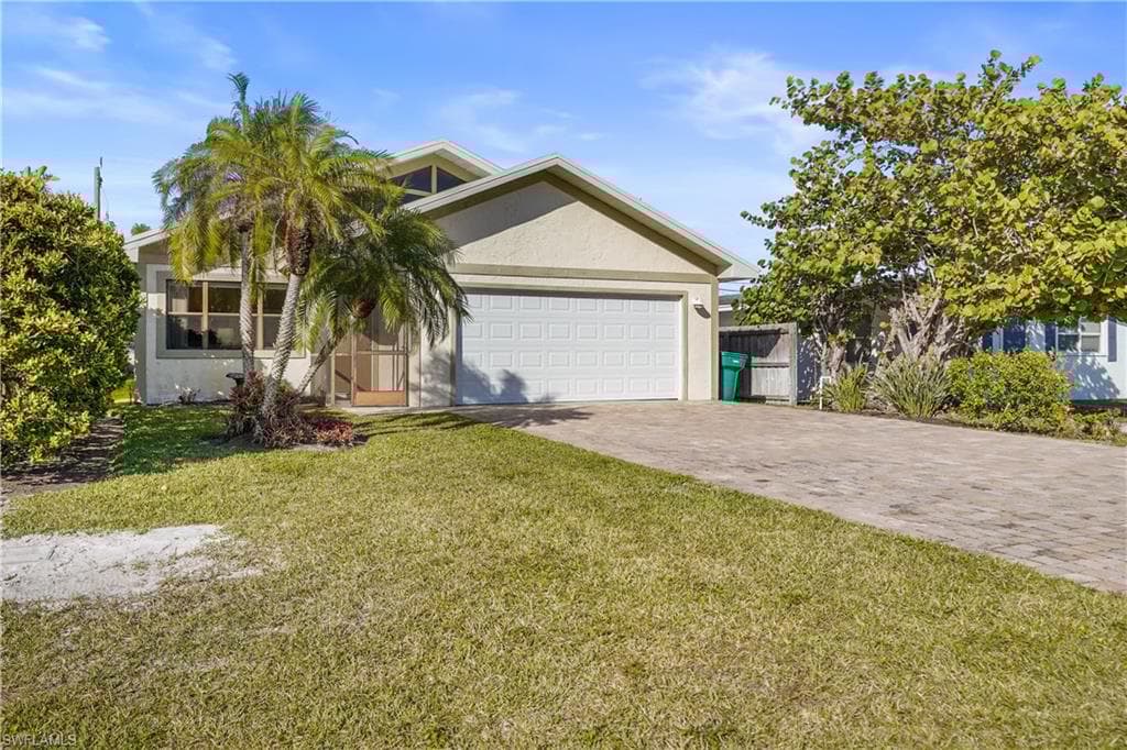 683 96th Ave N, Naples, FL 34108-4