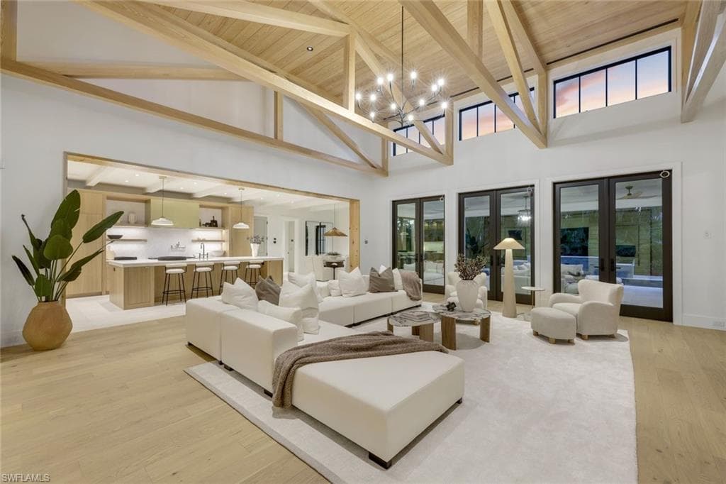 424 Spinnaker Dr, Naples, FL 34102-9