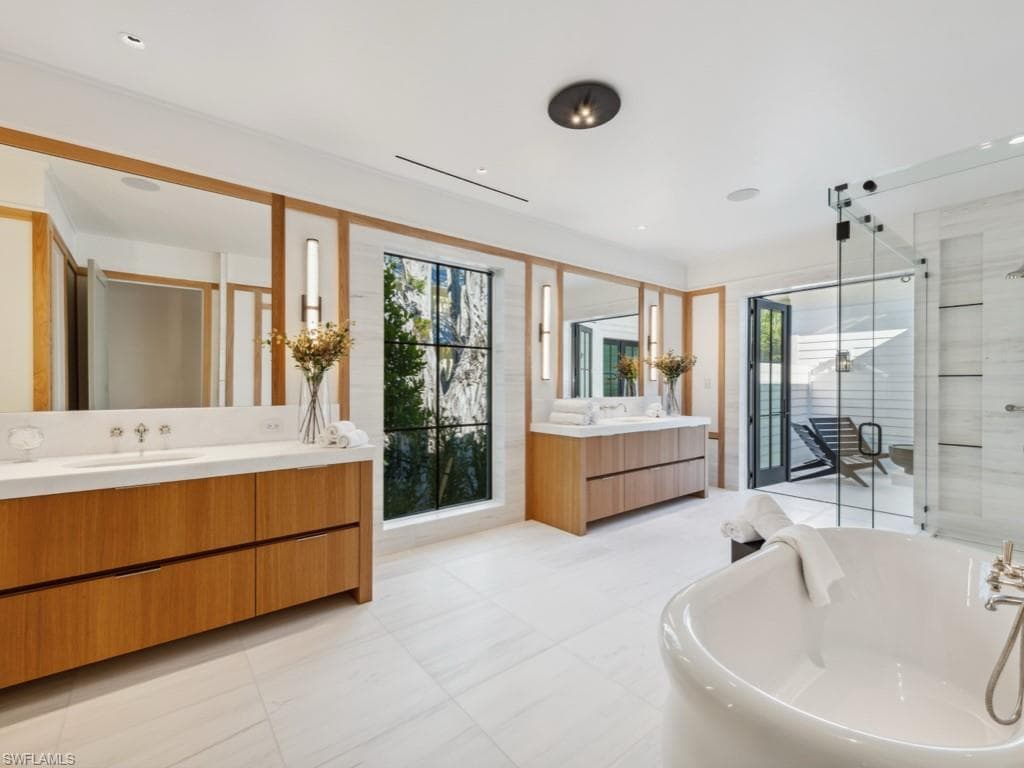 424 Spinnaker Dr, Naples, FL 34102-23