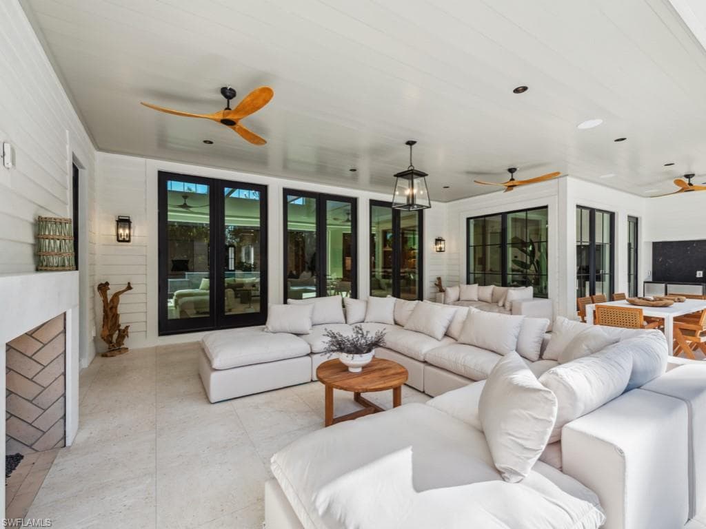 424 Spinnaker Dr, Naples, FL 34102-29