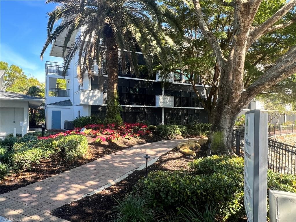 600 Neapolitan Way 342, Naples, FL 34103-13