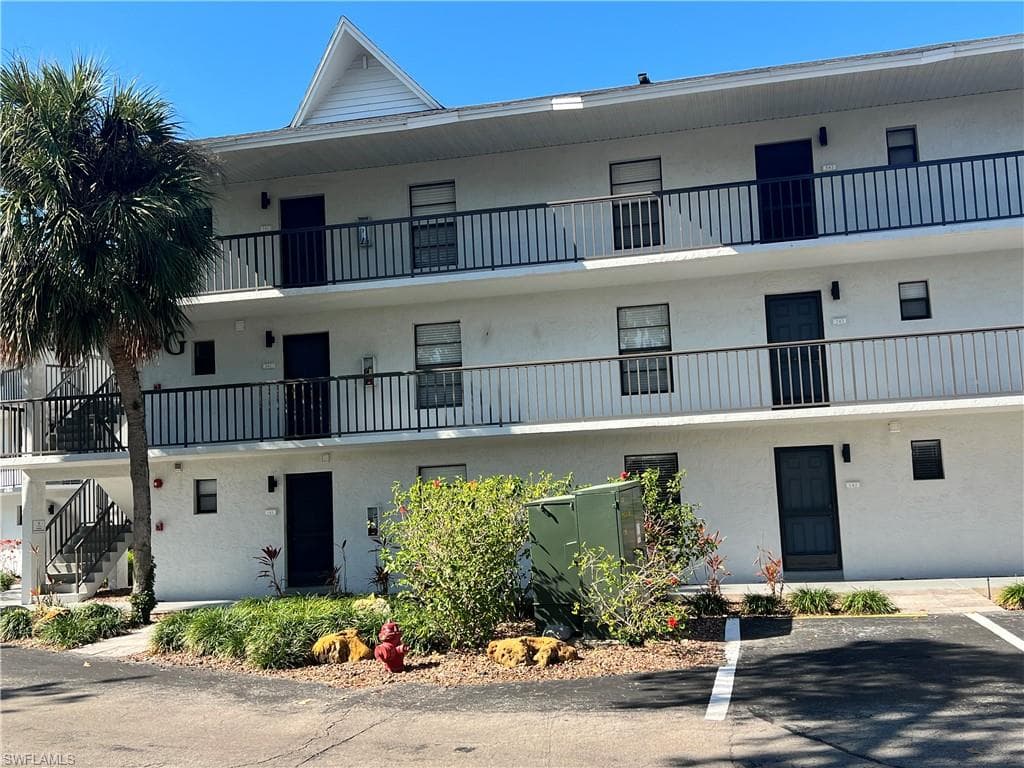 600 Neapolitan Way 342, Naples, FL 34103-14