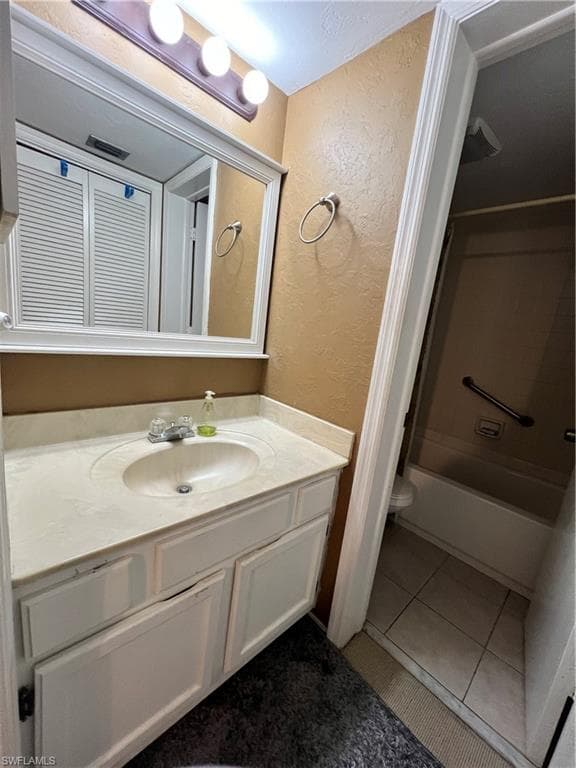 600 Neapolitan Way 342, Naples, FL 34103-28