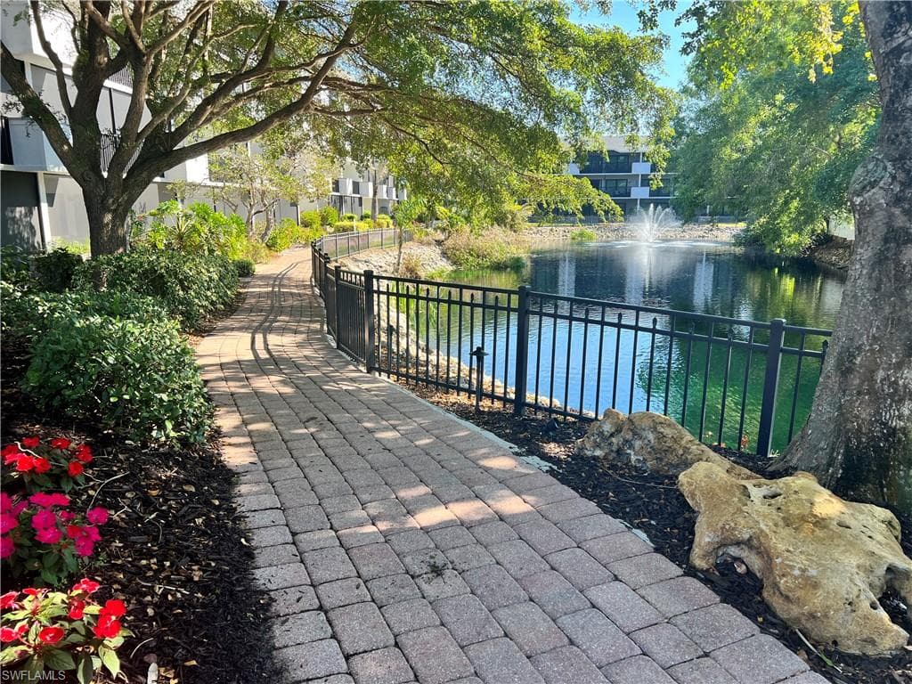 600 Neapolitan Way 342, Naples, FL 34103-4