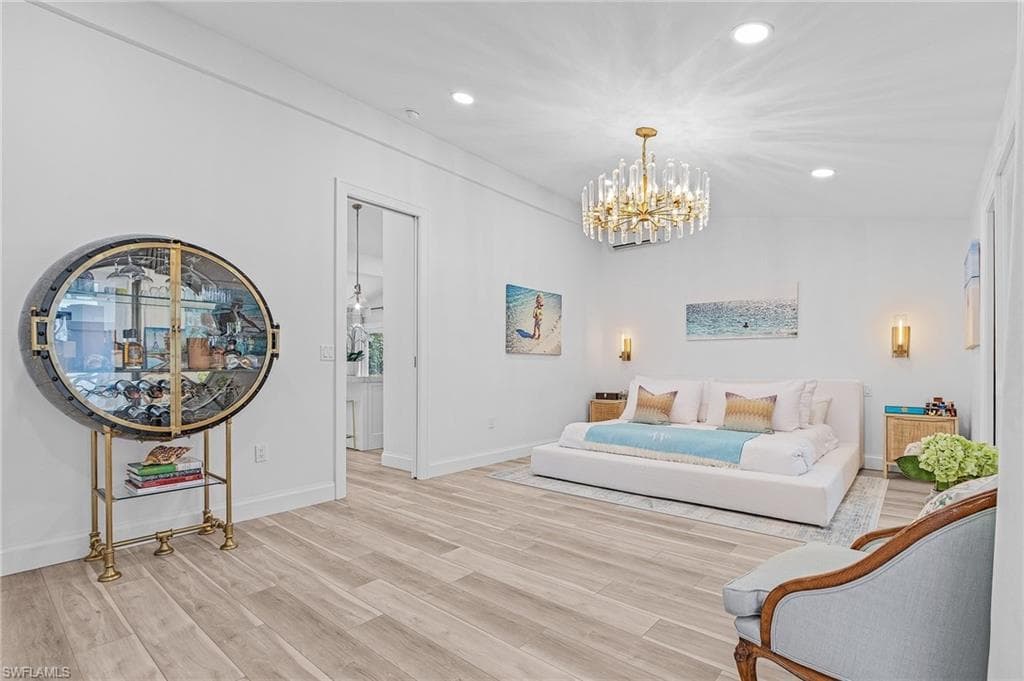 725 2nd St S 4/5, Naples, FL 34102-11