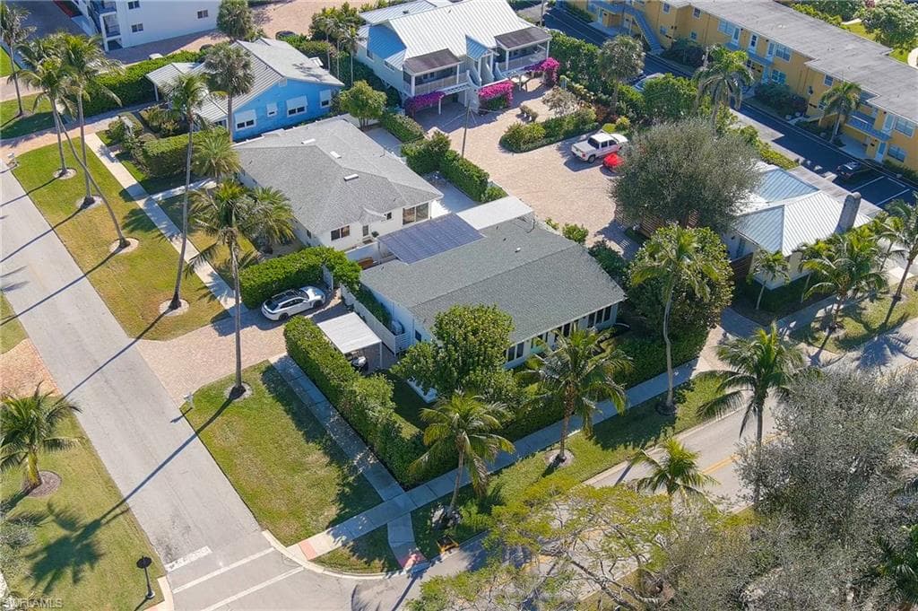 725 2nd St S 4/5, Naples, FL 34102-21