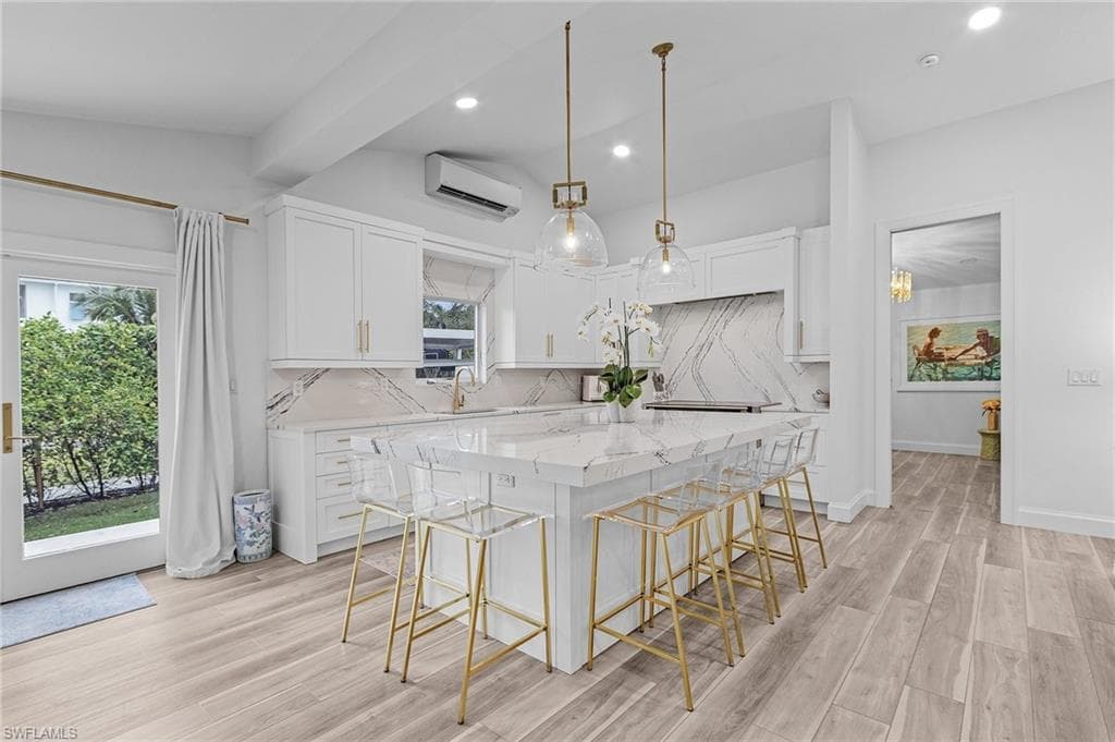 725 2nd St S 4/5, Naples, FL 34102-2