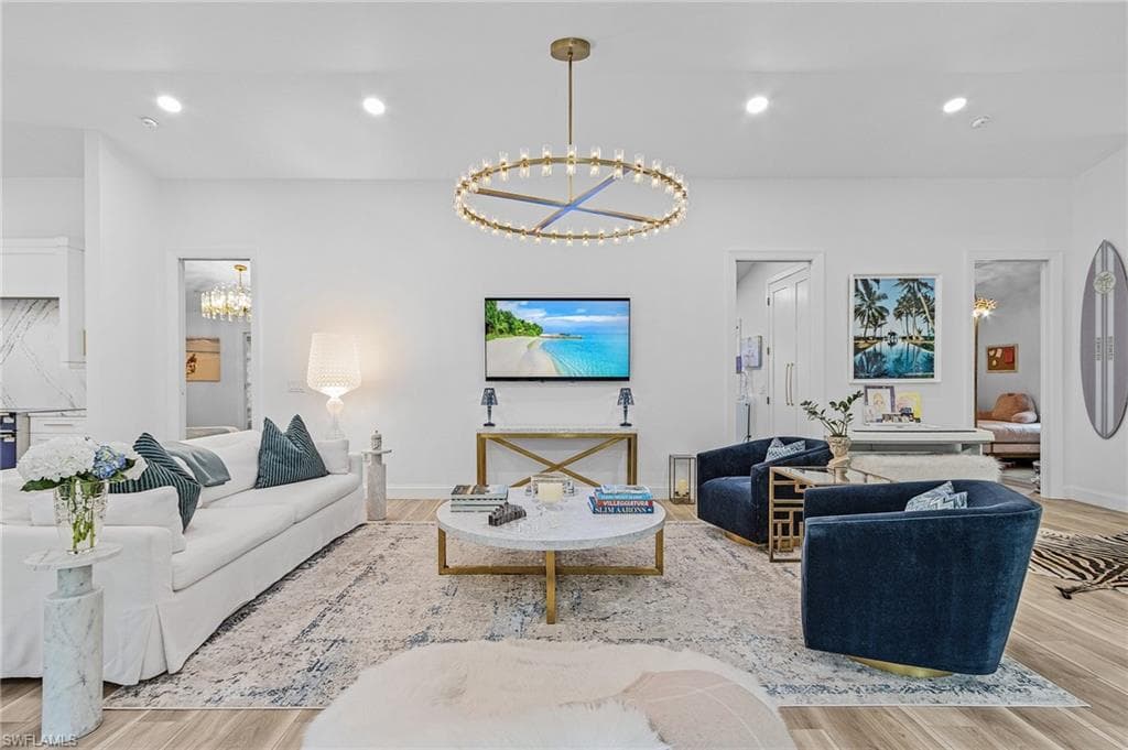 725 2nd St S 4/5, Naples, FL 34102-3