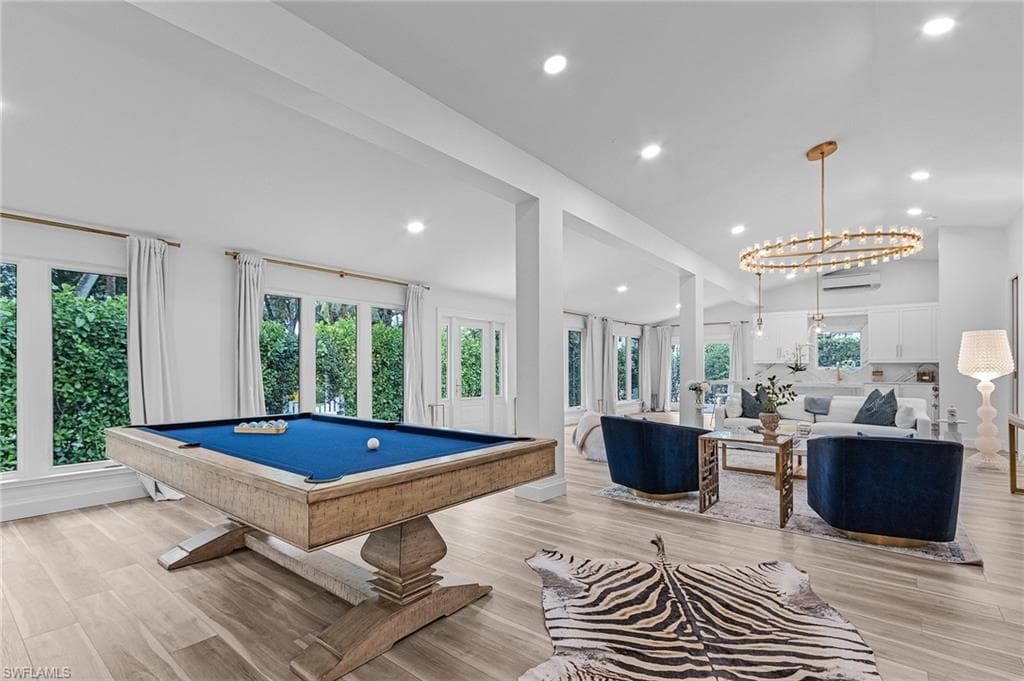 725 2nd St S 4/5, Naples, FL 34102-7