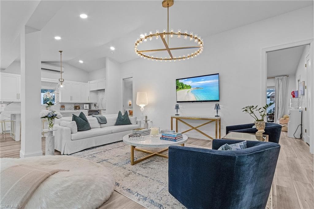 725 2nd St S 4/5, Naples, FL 34102-8