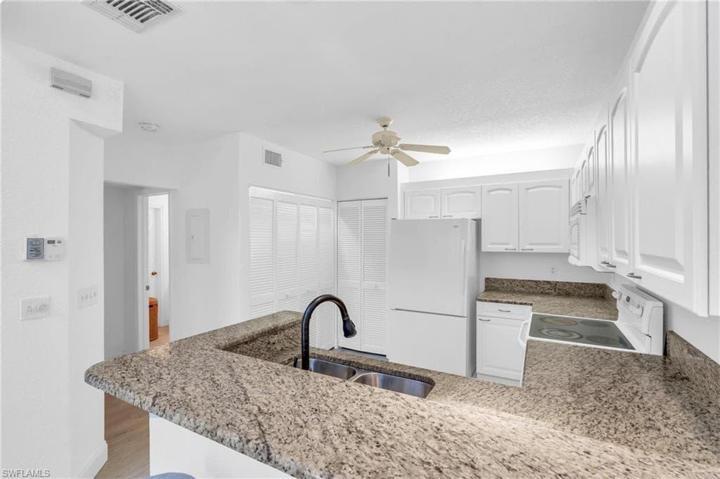 75 Emerald Woods Dr G8, Naples, FL 34108-9
