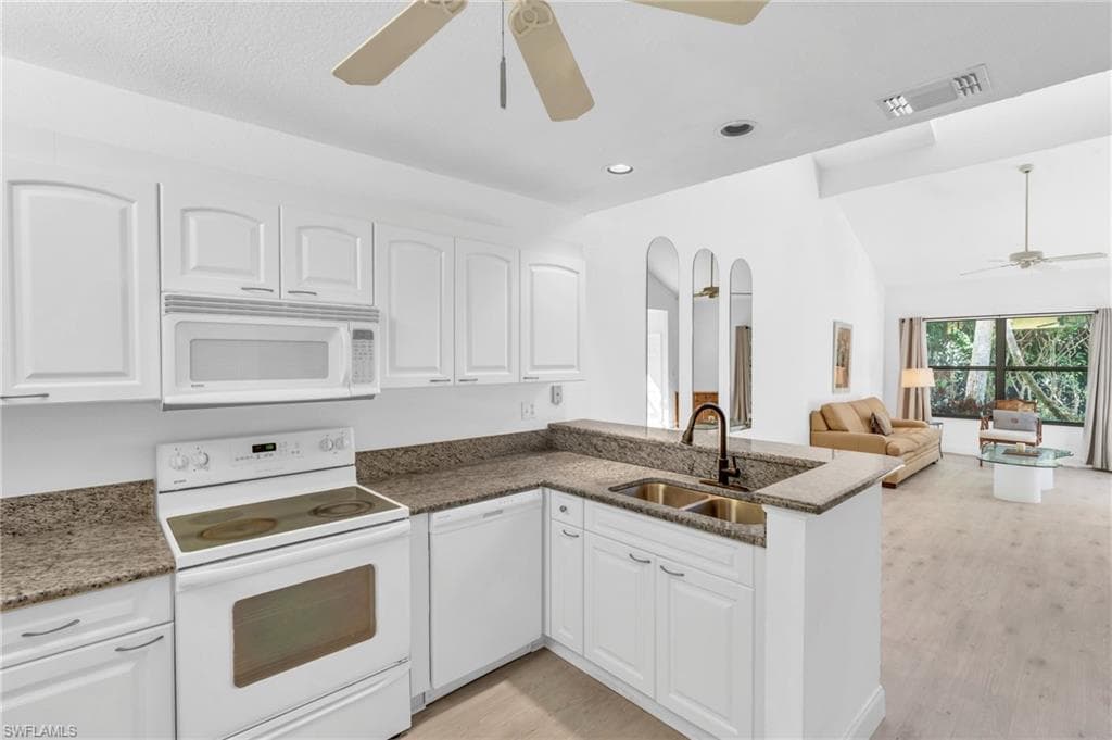 75 Emerald Woods Dr G8, Naples, FL 34108-10