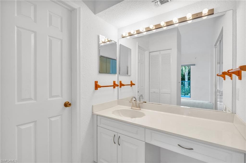 75 Emerald Woods Dr G8, Naples, FL 34108-25