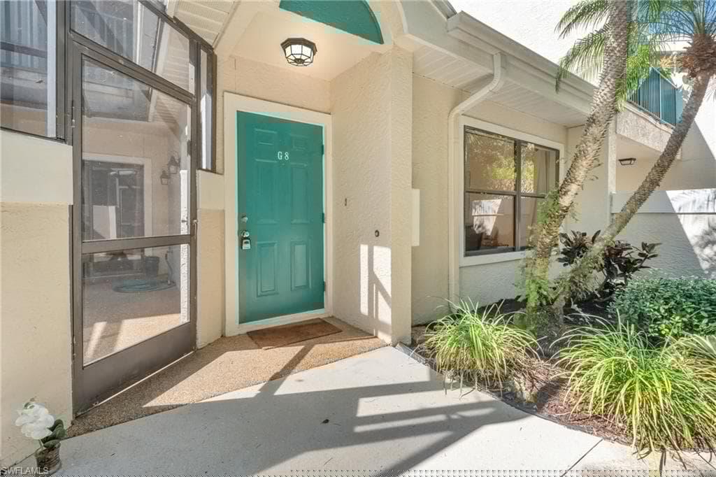 75 Emerald Woods Dr G8, Naples, FL 34108-2