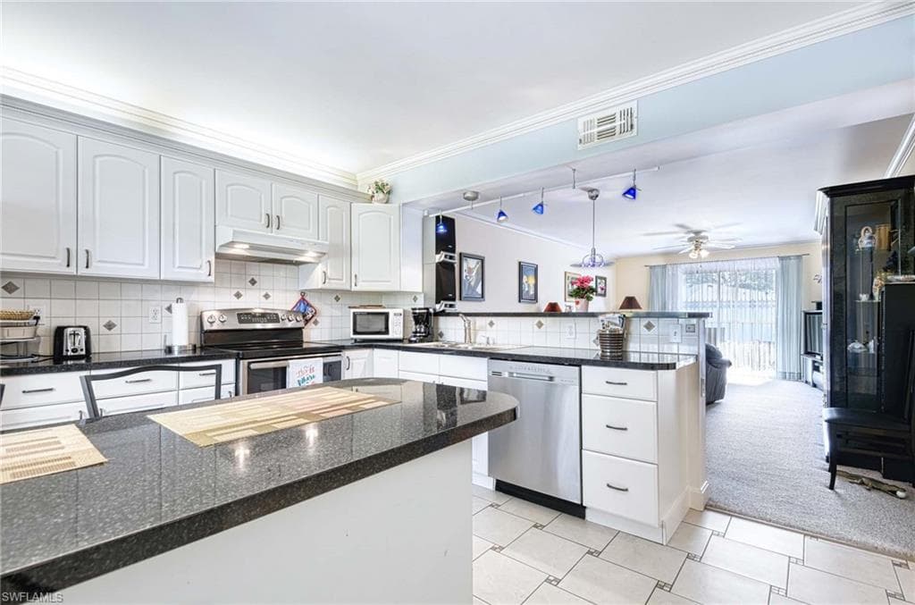 2330 Naples Trace Cir 9, Naples, FL 34109-10