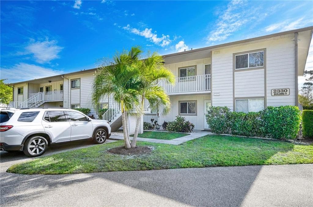 2330 Naples Trace Cir 9, Naples, FL 34109-1
