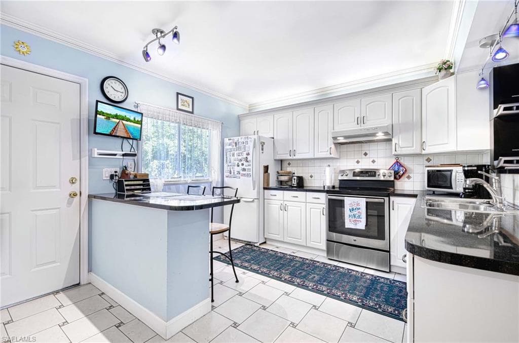 2330 Naples Trace Cir 9, Naples, FL 34109-8