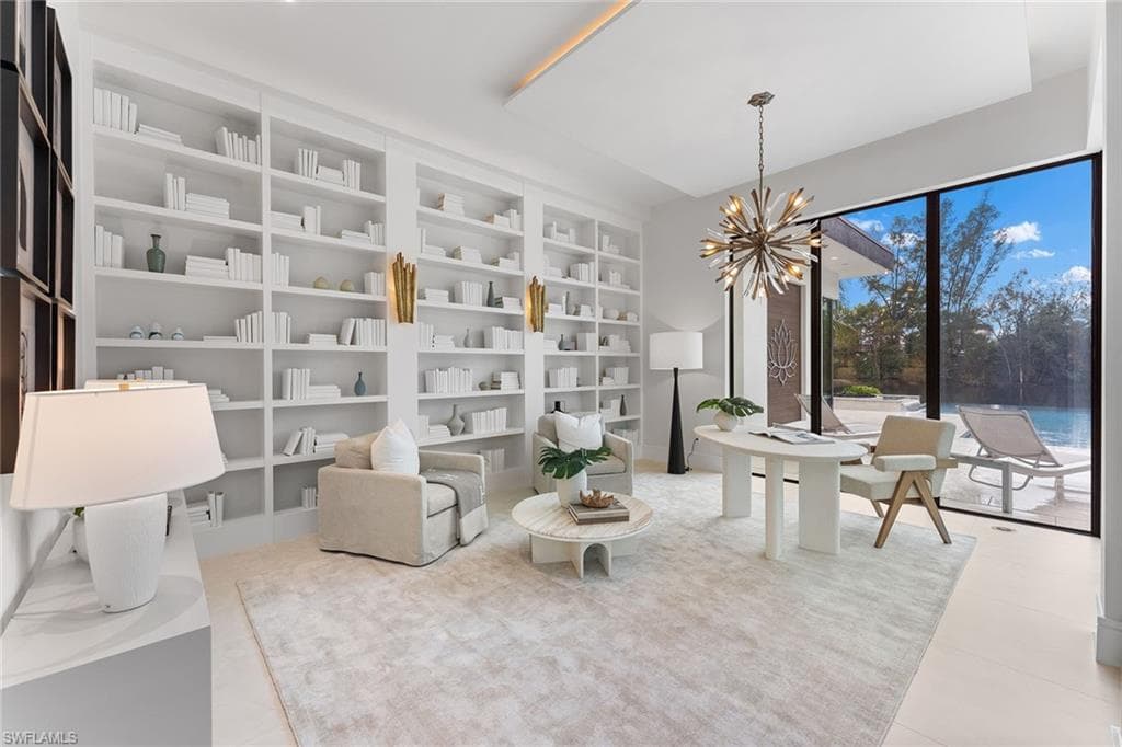 172 Center St, Naples, FL 34108-9