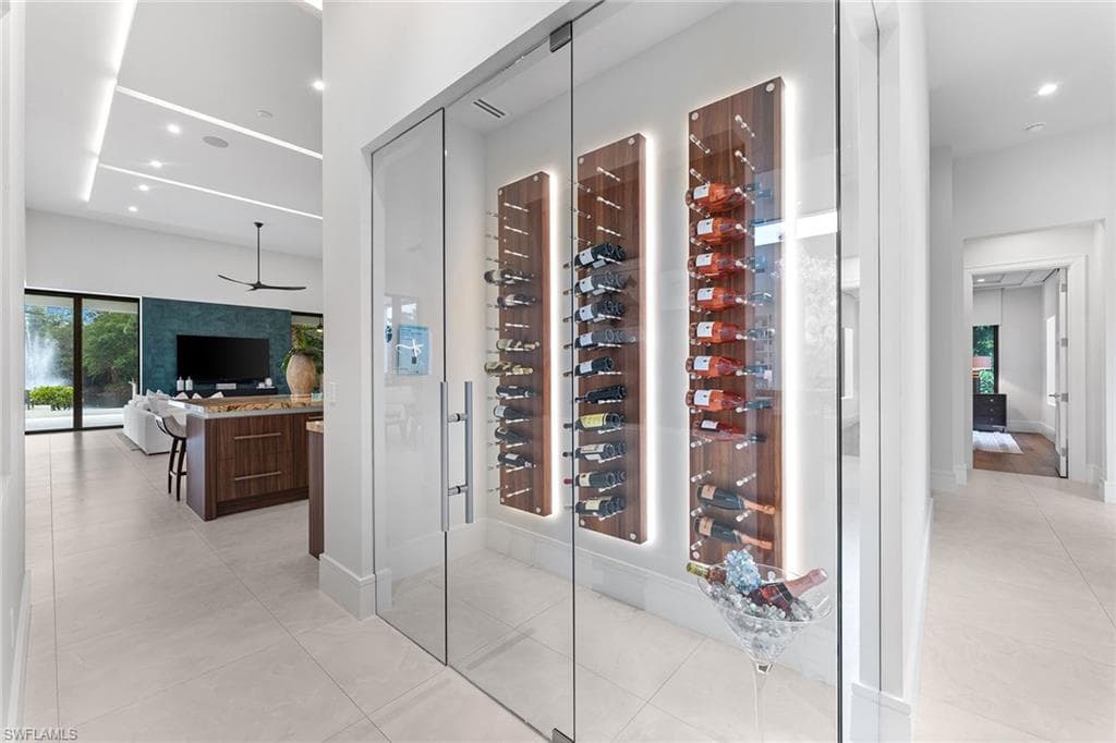 172 Center St, Naples, FL 34108-12