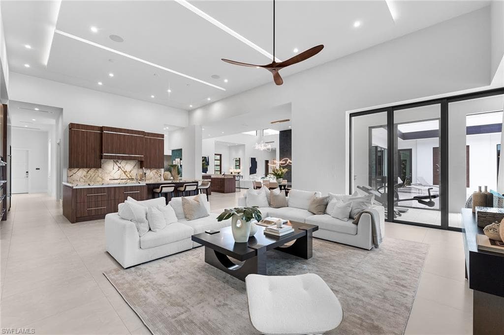 172 Center St, Naples, FL 34108-15