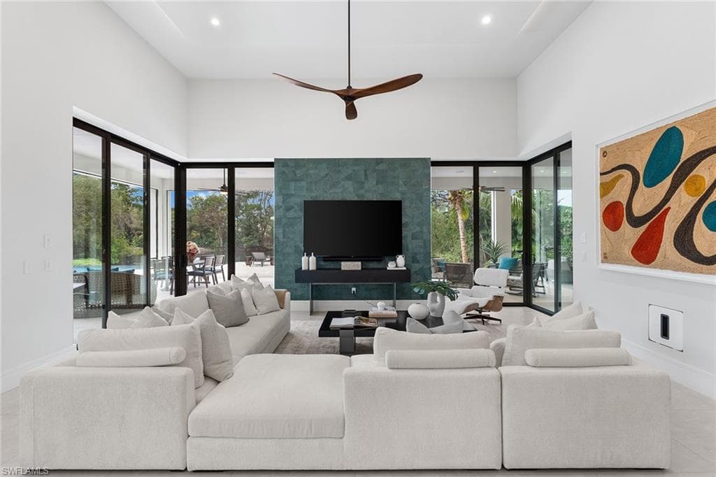 172 Center St, Naples, FL 34108-16