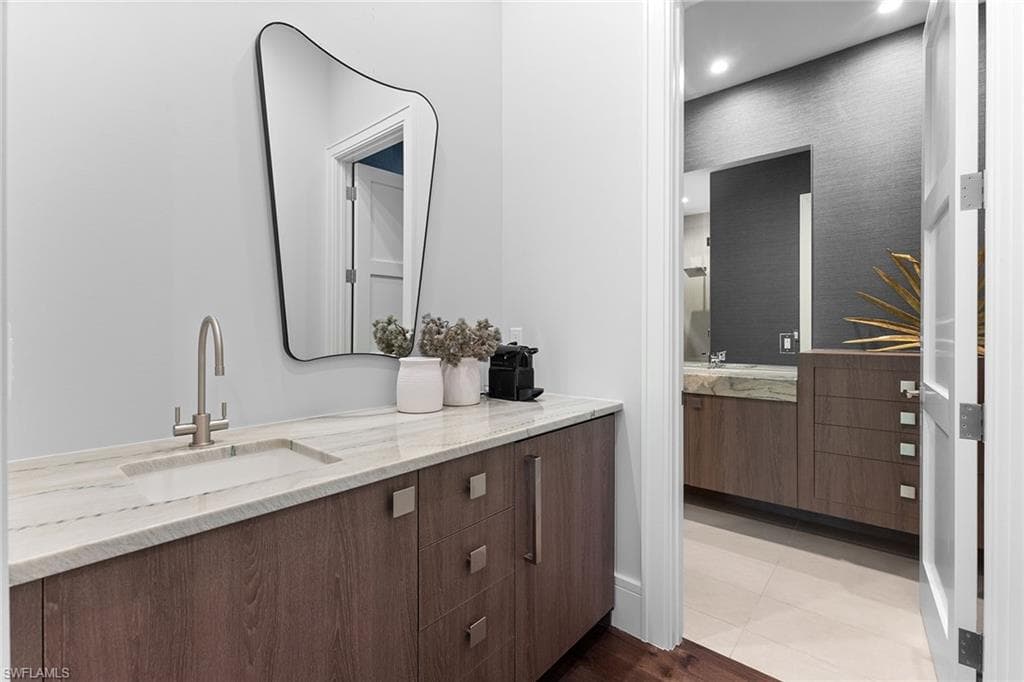 172 Center St, Naples, FL 34108-21
