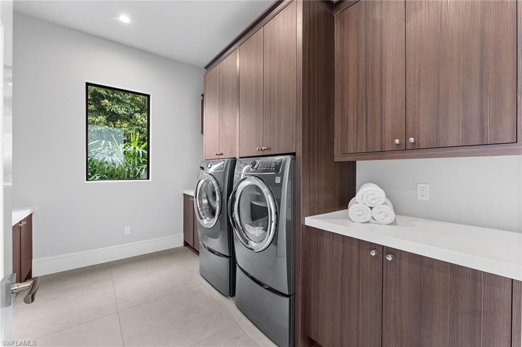 172 Center St, Naples, FL 34108-23